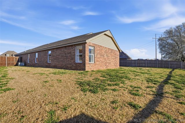 9009 N 157th East Avenue, Owasso, OK 74055