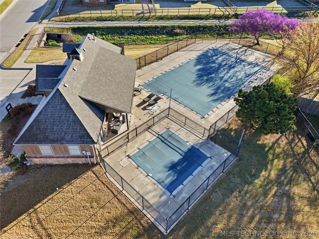 9009 N 157th East Avenue, Owasso, OK 74055