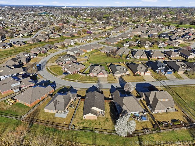 9009 N 157th East Avenue, Owasso, OK 74055