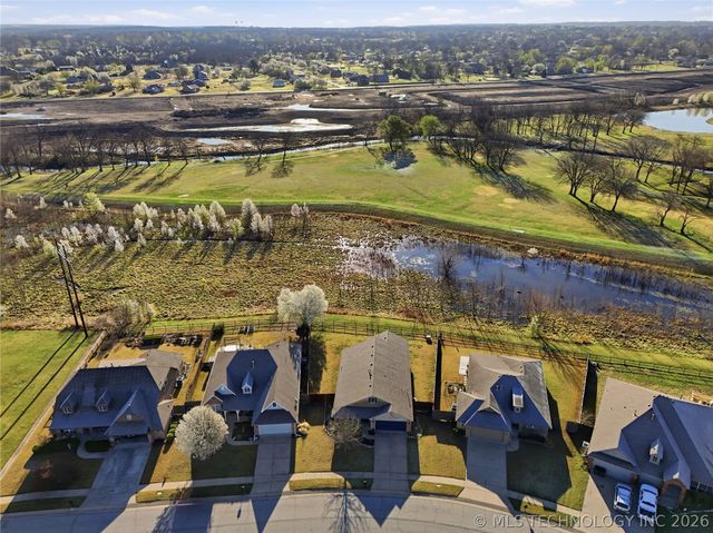 9009 N 157th East Avenue, Owasso, OK 74055