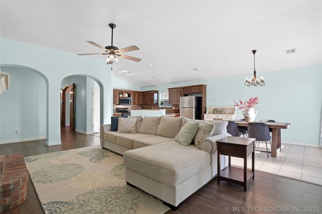 9009 N 157th East Avenue, Owasso, OK 74055