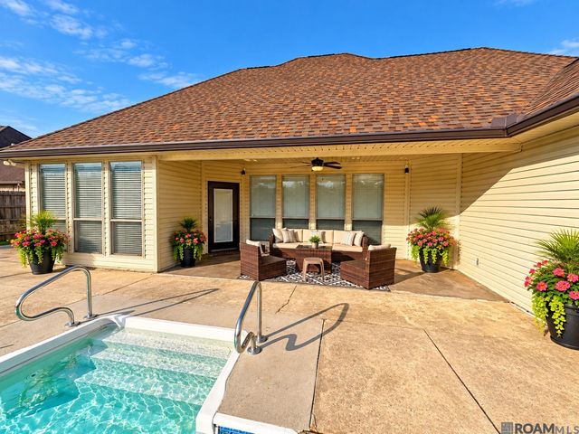 10357 Crooked Creek Ln, Denham Springs, LA 70726