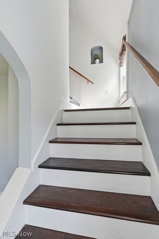 7605 Macedonia Road, Oakwood Village, OH 44146