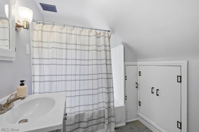 7605 Macedonia Road, Oakwood Village, OH 44146