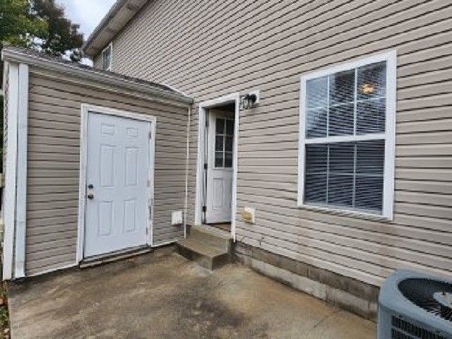 248 Executive Ave Apt 2C, Clarksville, TN 37042