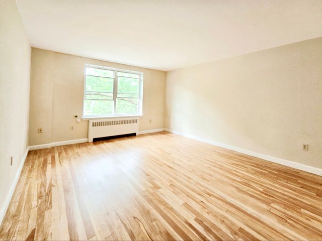 42 Dean Rd 5, Brookline, MA 02445