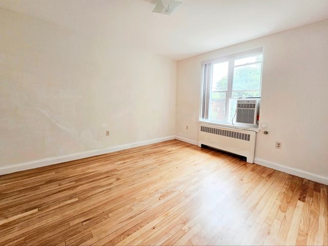 42 Dean Rd 5, Brookline, MA 02445
