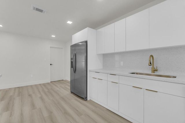 8431 NW 27th Place, Sunrise, FL 33322