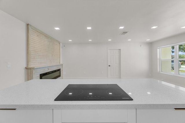 8431 NW 27th Place, Sunrise, FL 33322