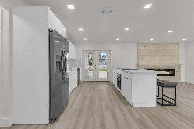 8431 NW 27th Place, Sunrise, FL 33322