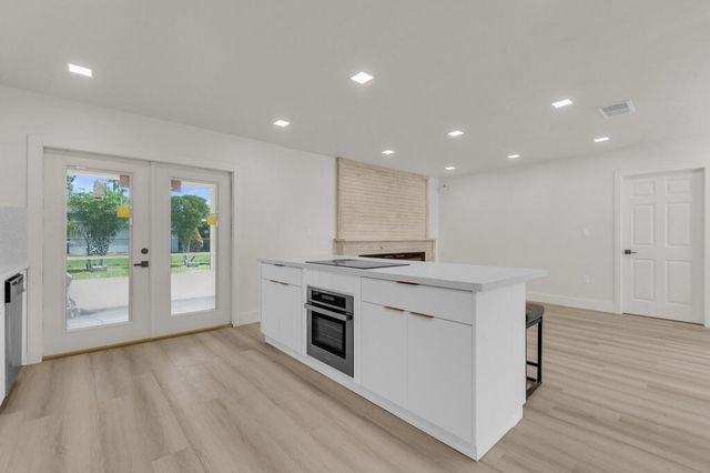 8431 NW 27th Place, Sunrise, FL 33322