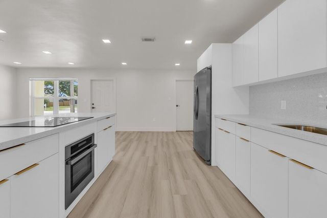 8431 NW 27th Place, Sunrise, FL 33322