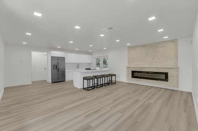 8431 NW 27th Place, Sunrise, FL 33322