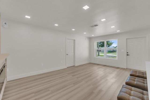 8431 NW 27th Place, Sunrise, FL 33322