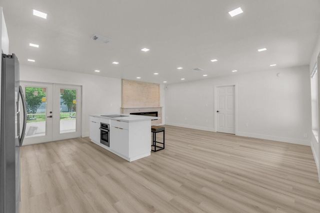 8431 NW 27th Place, Sunrise, FL 33322