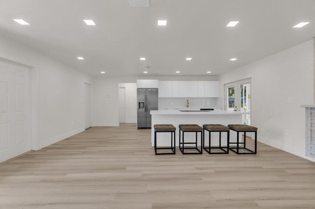 8431 NW 27th Place, Sunrise, FL 33322