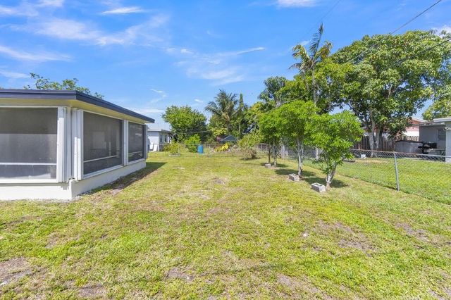 8431 NW 27th Place, Sunrise, FL 33322