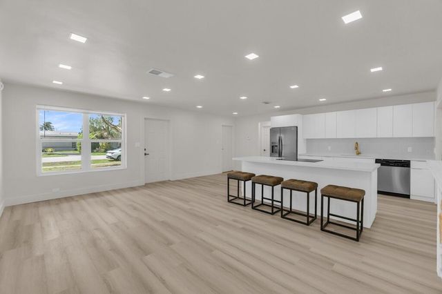 8431 NW 27th Place, Sunrise, FL 33322