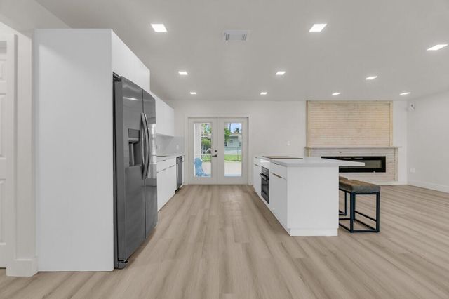 8431 NW 27th Place, Sunrise, FL 33322