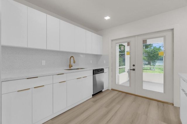 8431 NW 27th Place, Sunrise, FL 33322