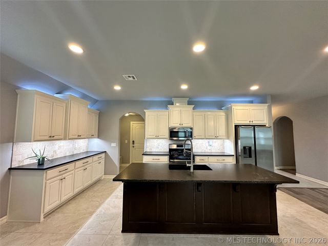 1419 W Boston Place, Broken Arrow, OK 74012