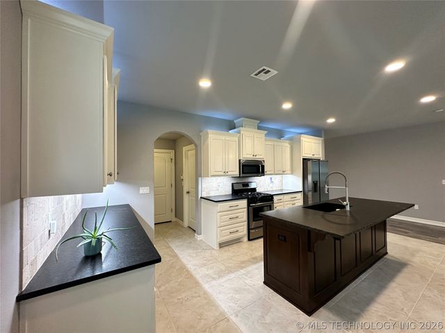 1419 W Boston Place, Broken Arrow, OK 74012