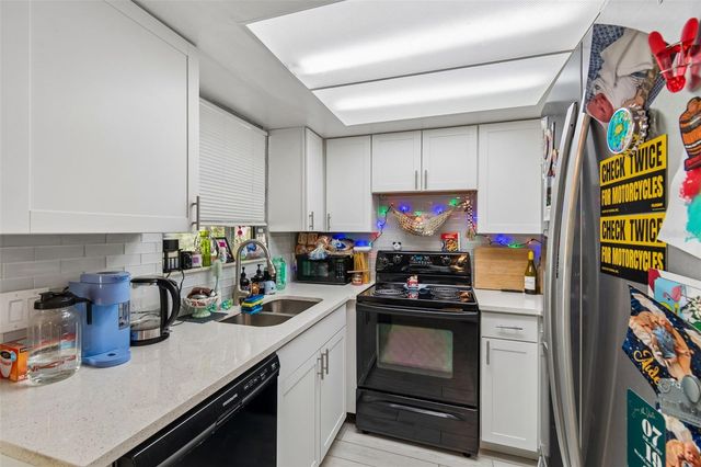 9917 LAKE DRIVE, New Port Richey, FL 34654