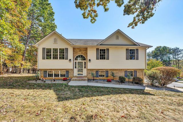 1204 Jewel TRL, Moneta, VA 24121