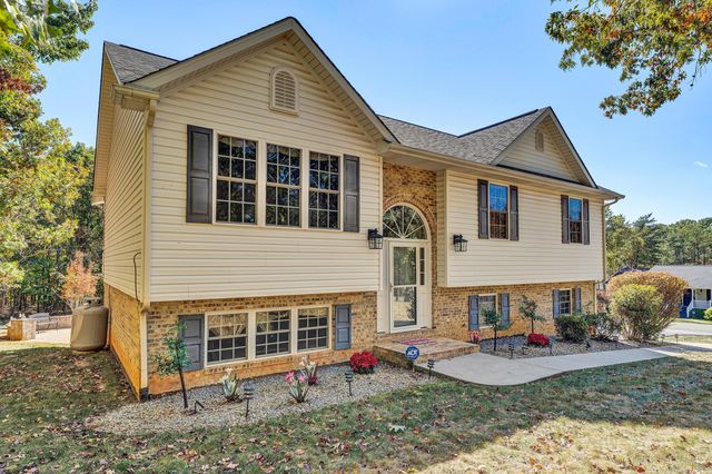 1204 Jewel TRL, Moneta, VA 24121