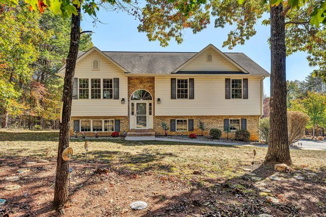 1204 Jewel TRL, Moneta, VA 24121