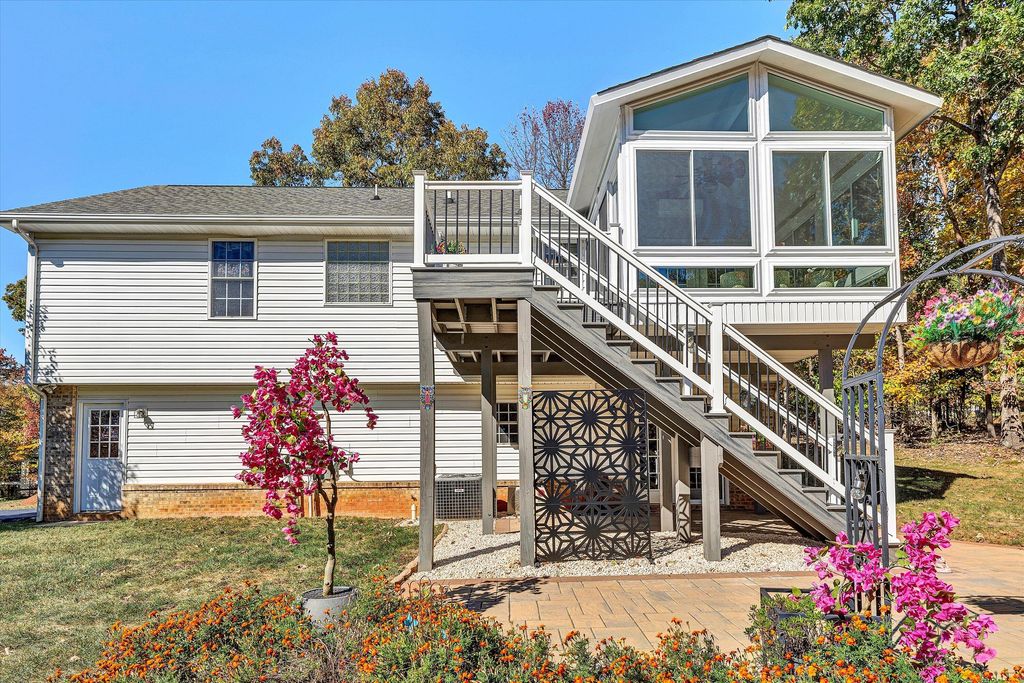 1204 Jewel TRL, Moneta, VA 24121