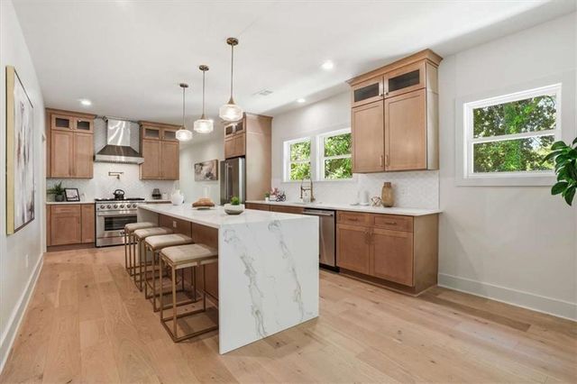 1566 Olympian Circle, Atlanta, GA 30310