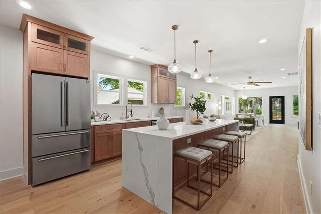 1566 Olympian Circle, Atlanta, GA 30310