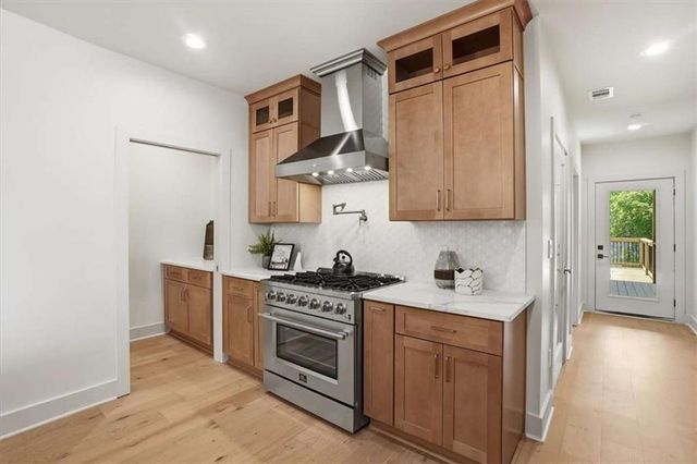 1566 Olympian Circle, Atlanta, GA 30310