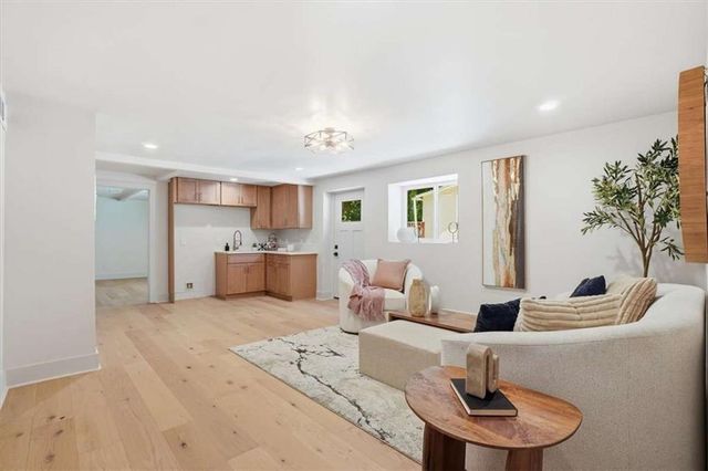 1566 Olympian Circle, Atlanta, GA 30310