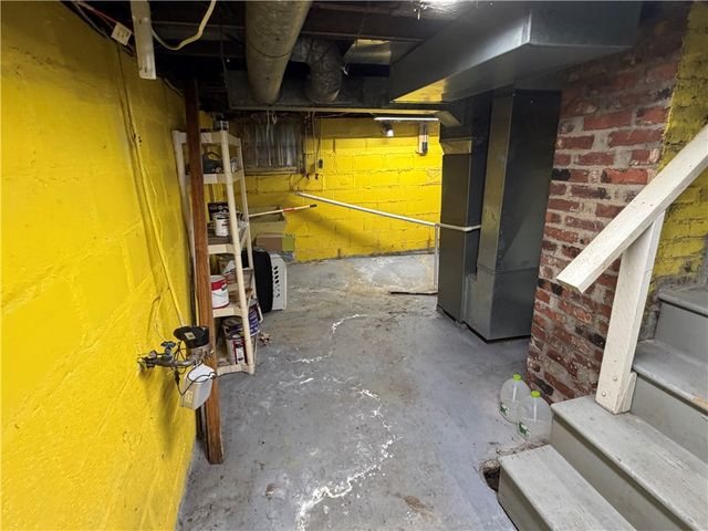 907 Woodlawn Ave, W Brownsville, PA 15417