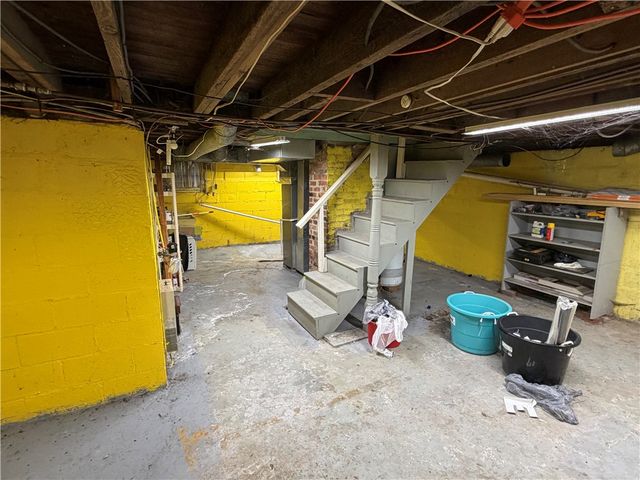 907 Woodlawn Ave, W Brownsville, PA 15417