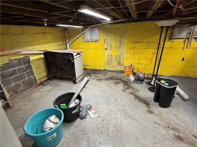 907 Woodlawn Ave, W Brownsville, PA 15417