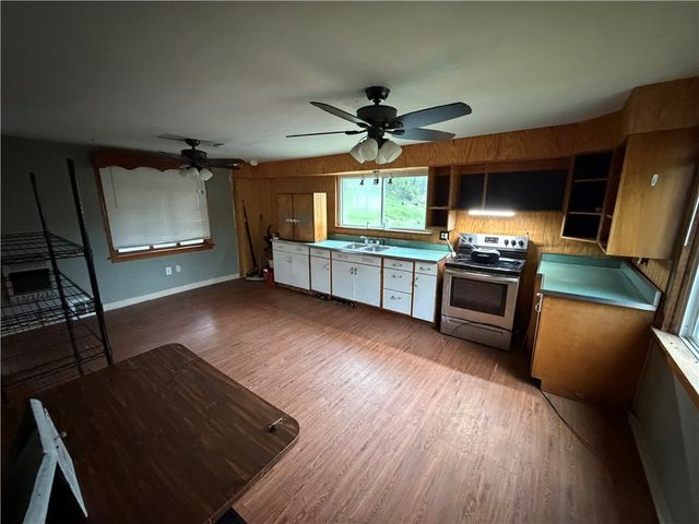 907 Woodlawn Ave, W Brownsville, PA 15417