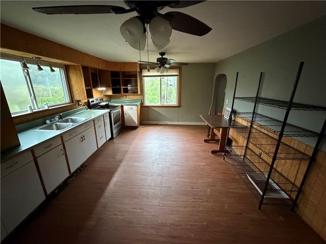907 Woodlawn Ave, W Brownsville, PA 15417