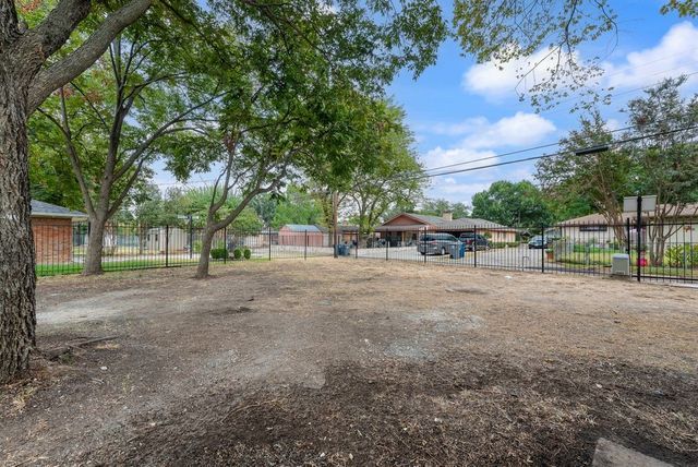 804 Brook Valley Lane, Dallas, TX 75232