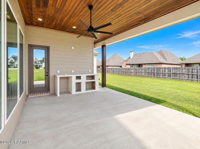 104 Sabal Grove Lane, Youngsville, LA 70592