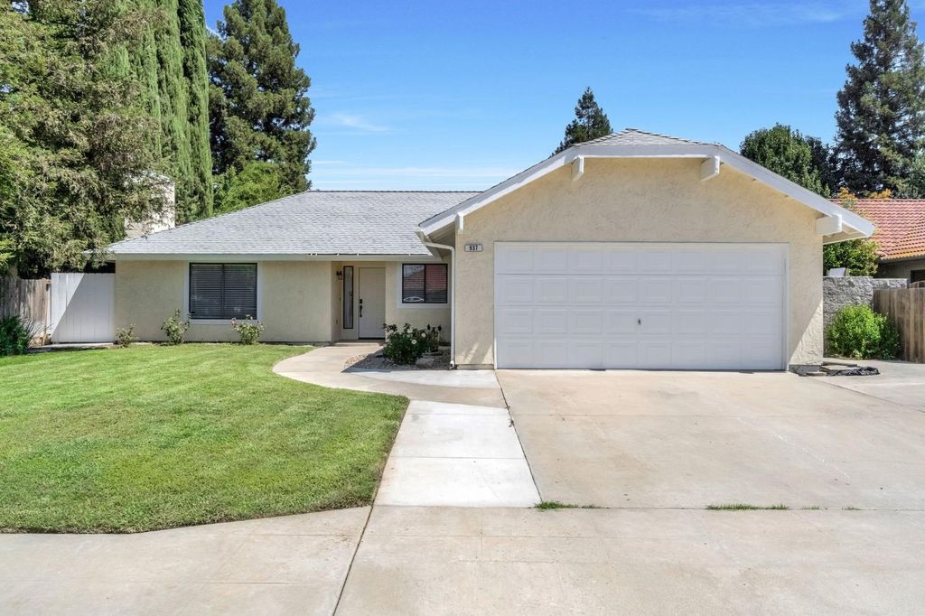 937 Filbert Avenue, Clovis, CA 93611
