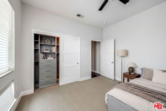 10878 Bloomfield Street 406, Toluca Lake, CA 91602