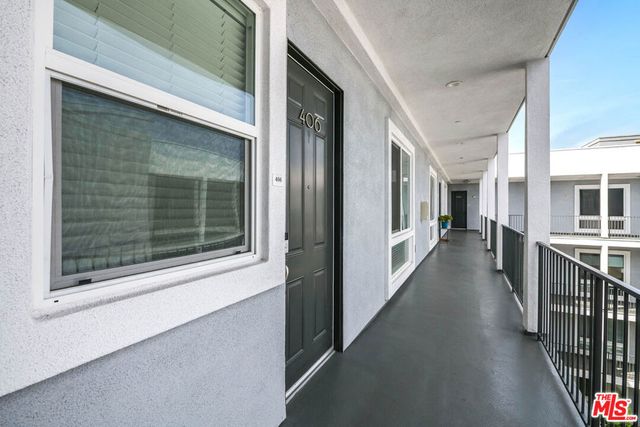 10878 Bloomfield Street 406, Toluca Lake, CA 91602