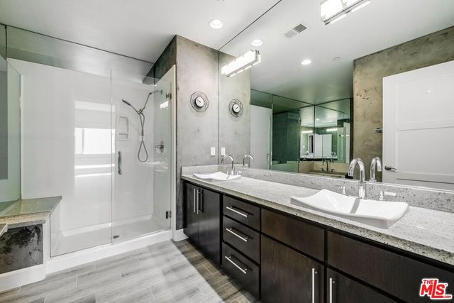 10878 Bloomfield Street 406, Toluca Lake, CA 91602