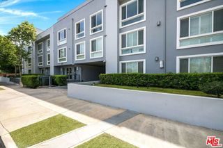 10878 Bloomfield Street 406, Toluca Lake, CA 91602