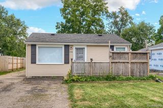 2206 E Williamson Street, Burton, MI 48529