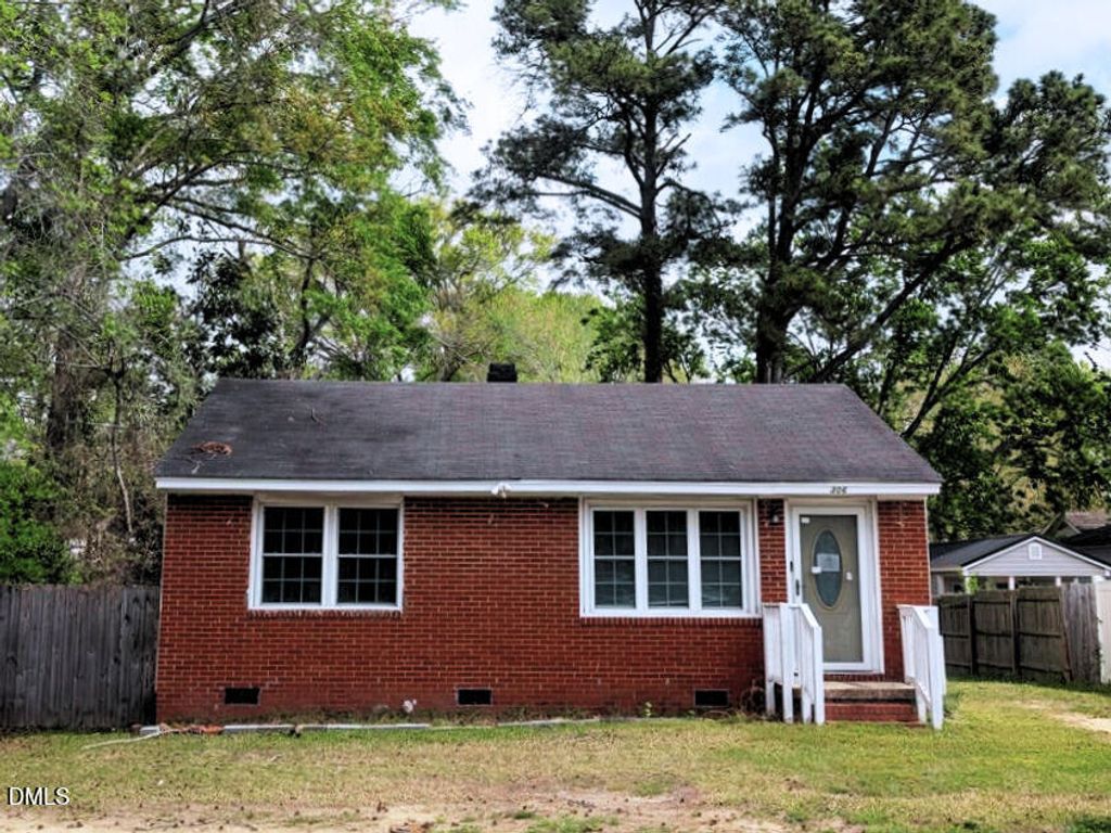 306 W Duke Street, Dunn, NC 28334