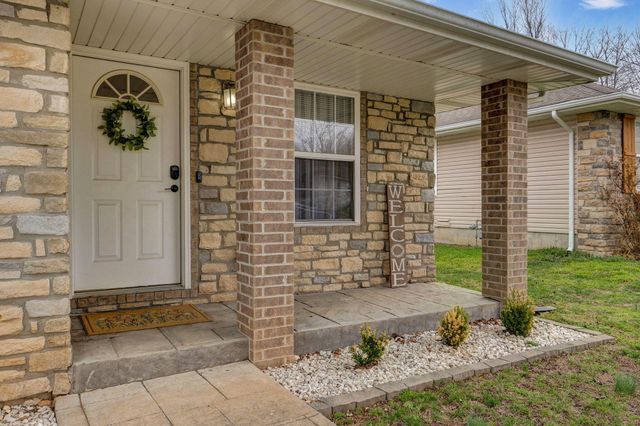 1039 E Caravan Street, Springfield, MO 65803